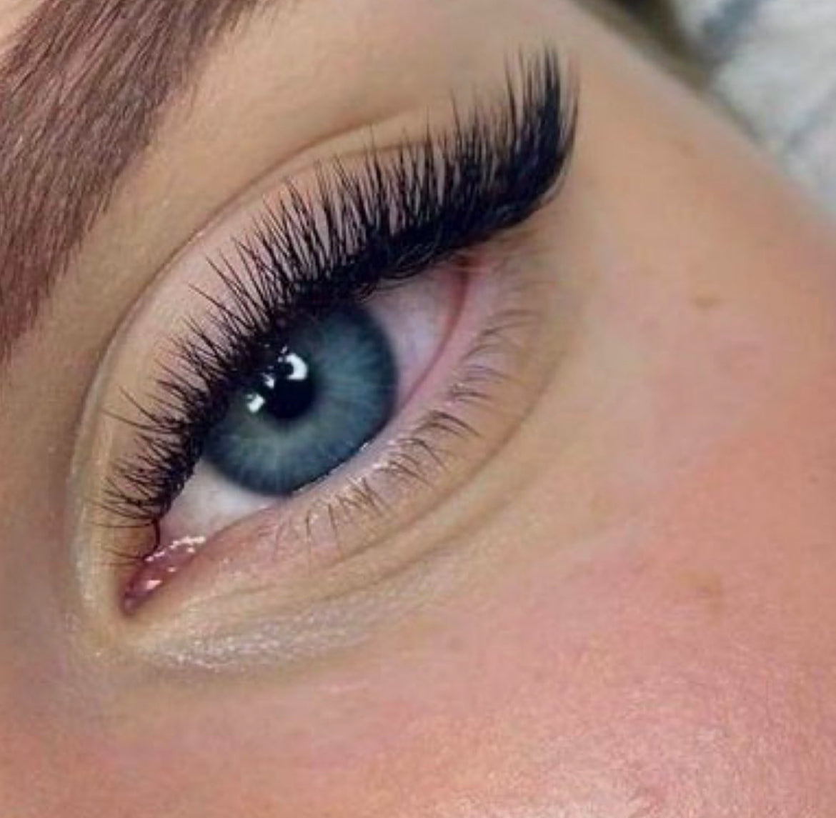 Online-Schulung mit Starter Set für Wimpernverlängerung 1zu1